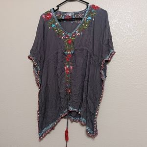 Baik Baik Honolulu Gray Floral Embroidered Caftan Blouse Top